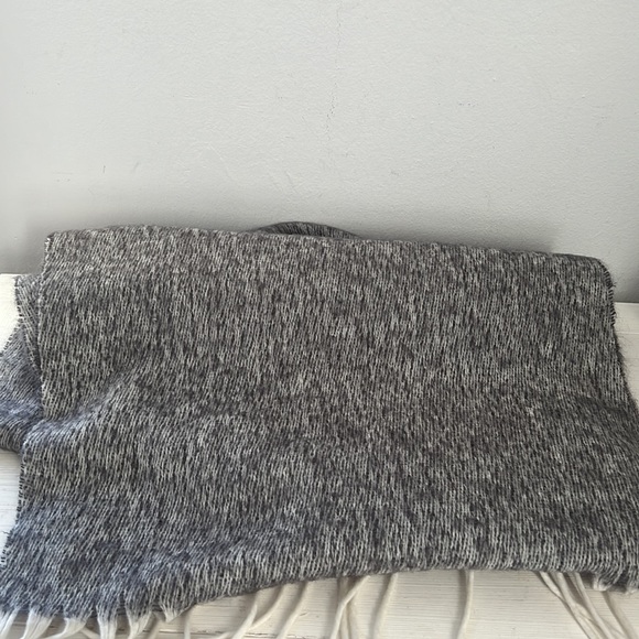 IRO stylish wool grey scarf - Picture 5 of 5